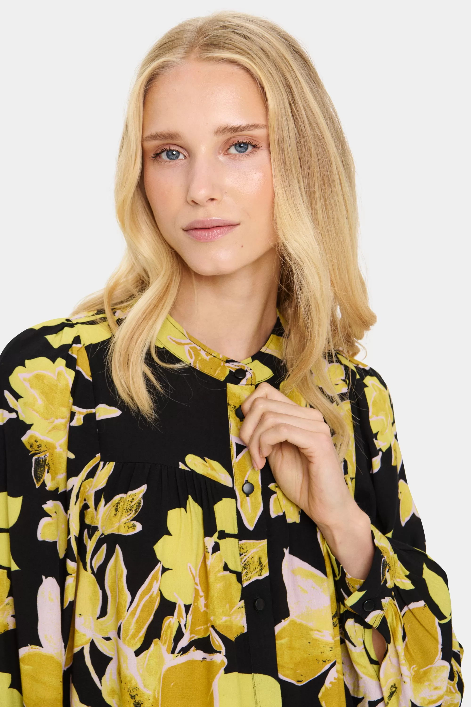 SaintTropez GraceSZ Blus BlackBurnishedFlorals Best Sale