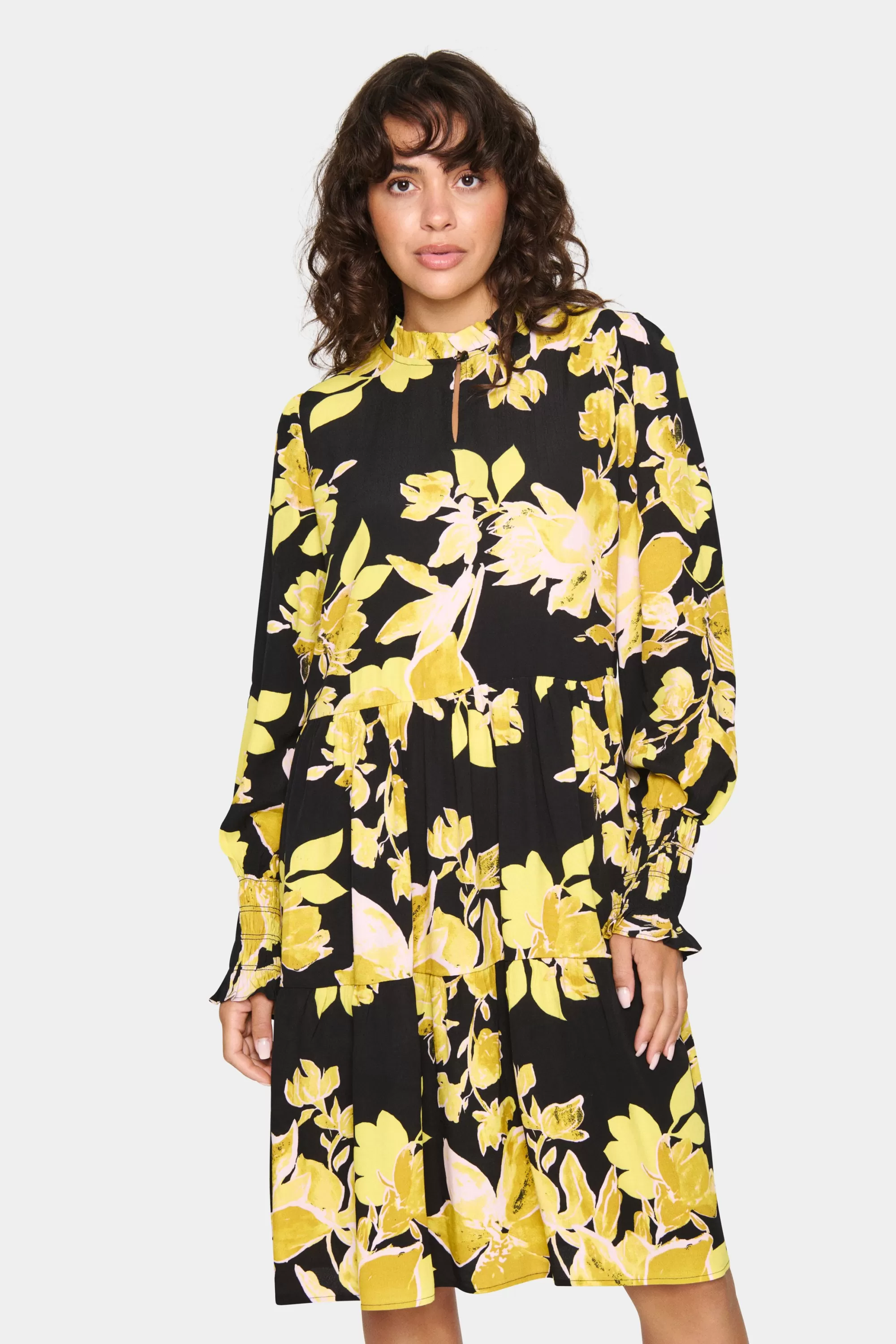 SaintTropez GraceSZ Klänning BlackBurnishedFlorals Shop