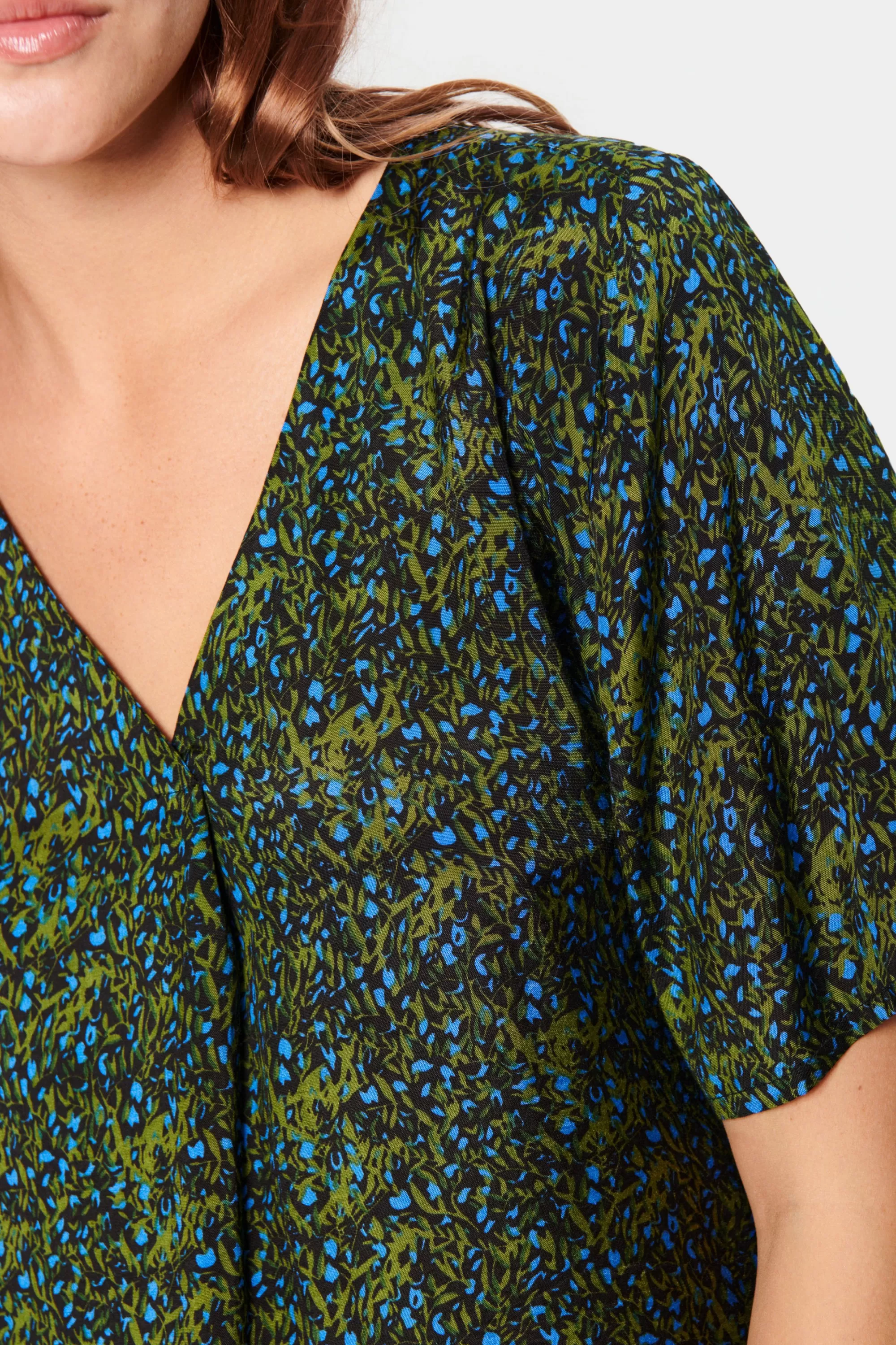 SaintTropez TamaSZ Top BlackSpindleFlorals Shop